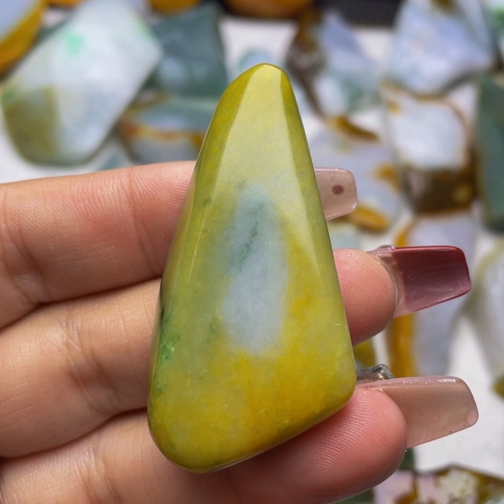 翡翠挂件未镶嵌翡翠