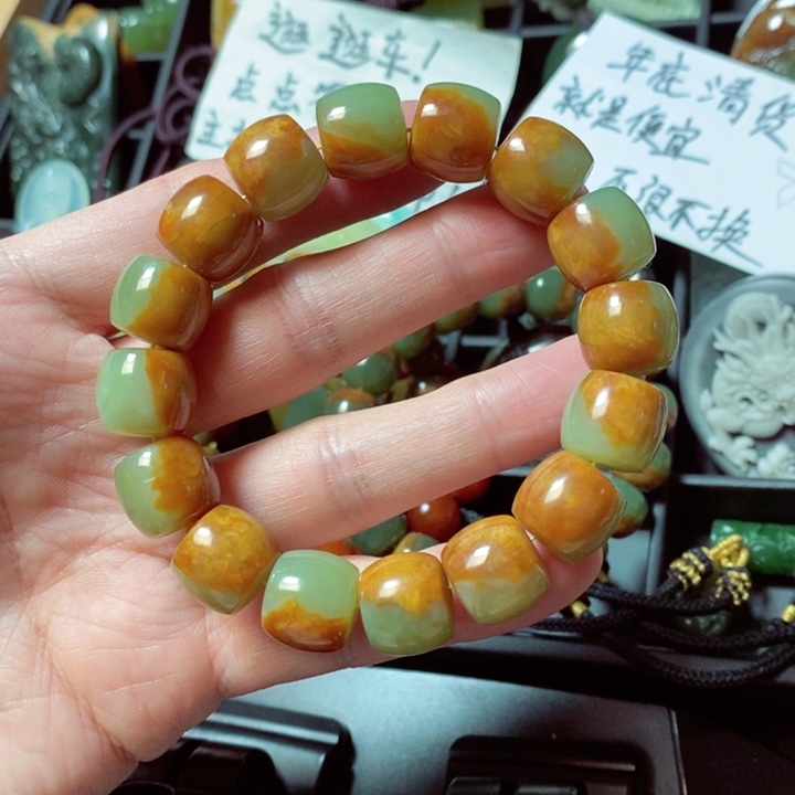 透闪石质玉颈饰未镶嵌