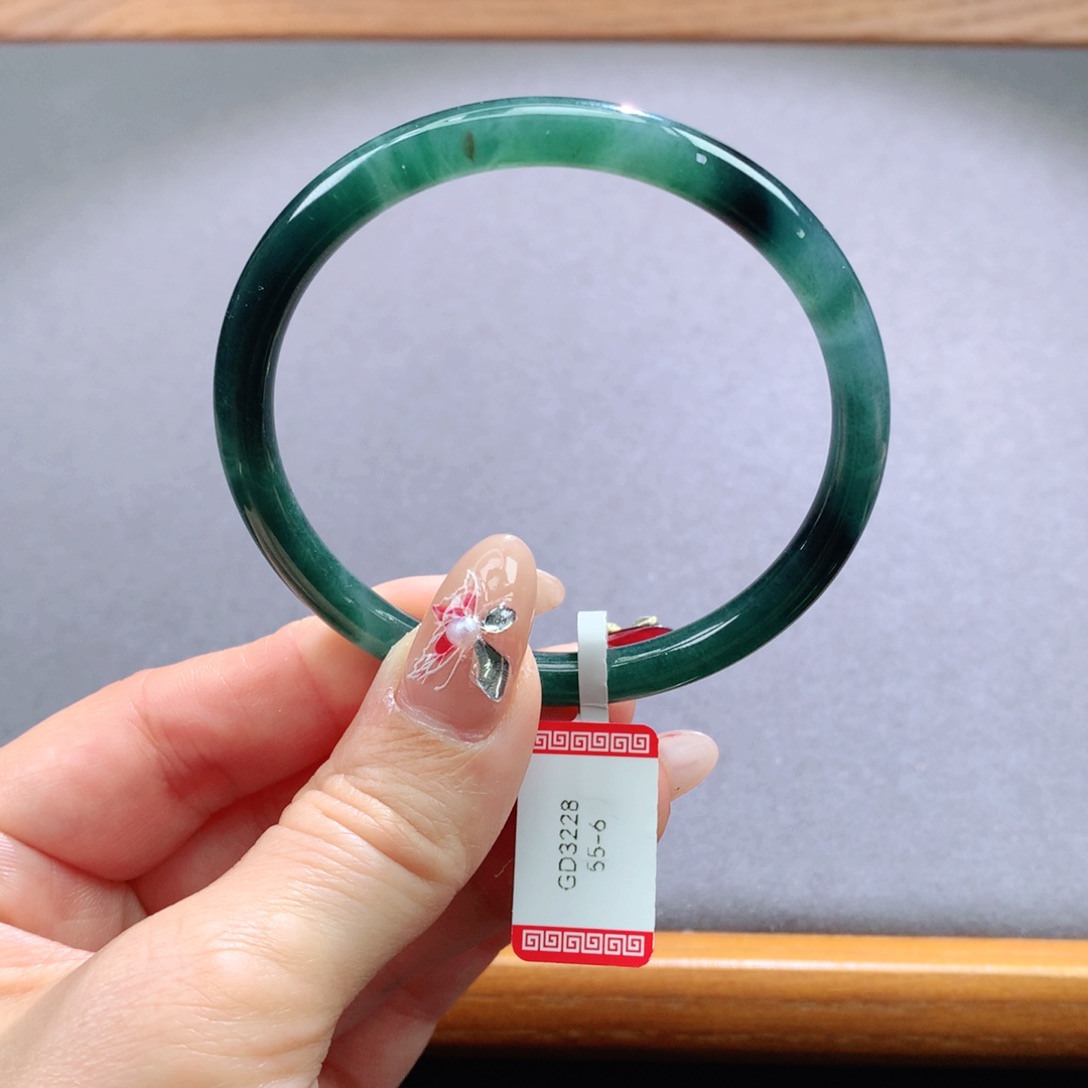 翡翠手镯未镶嵌天然翡翠手镯