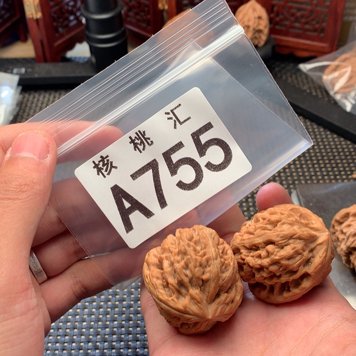 海***特吊坠文玩核桃红锦鲤