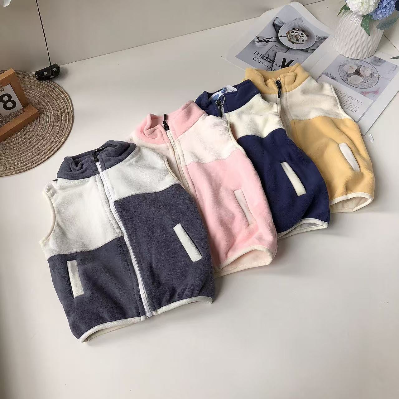 H65儿童新奥粒绒拼色马甲313