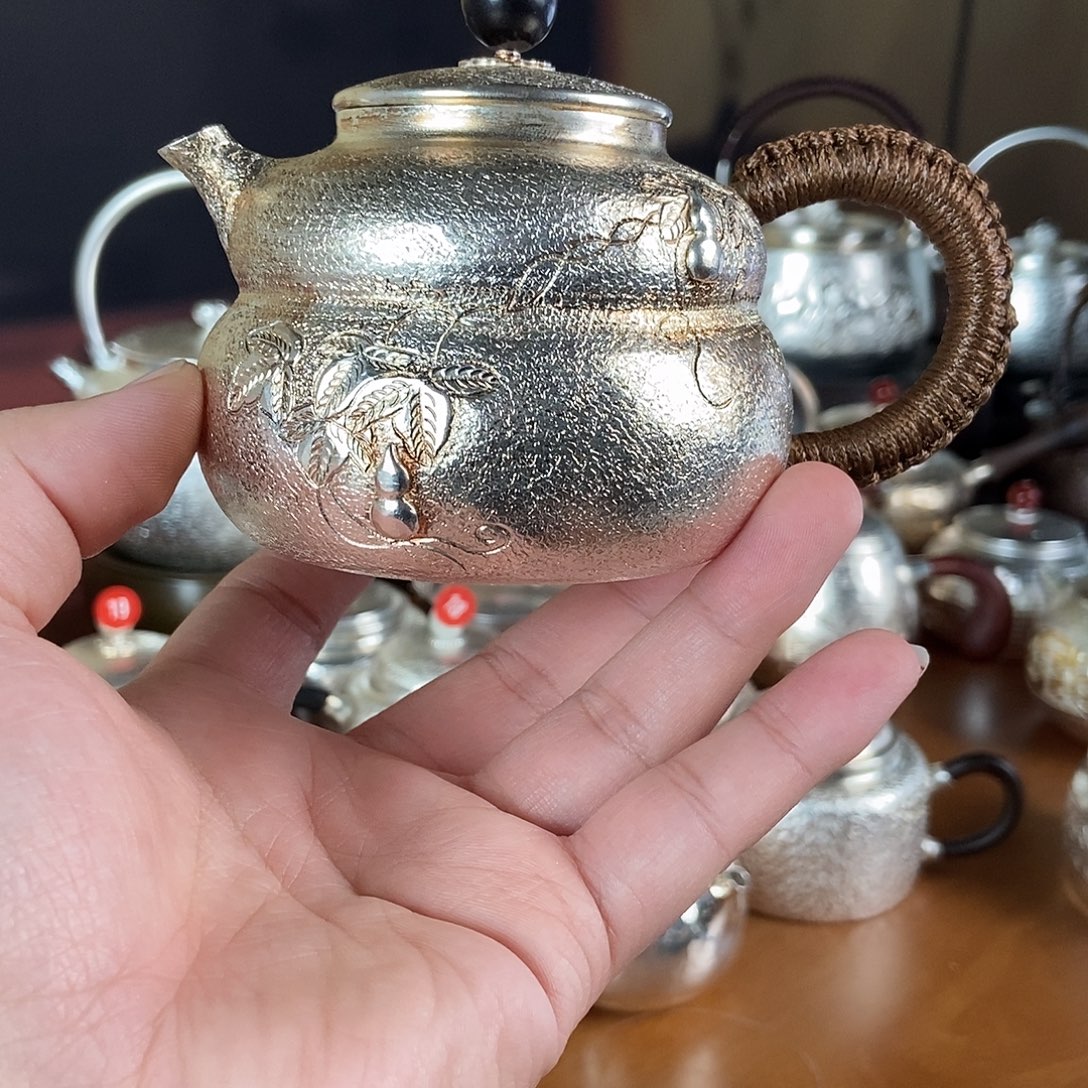 用***7纯手工制作银衣茶壶泡茶