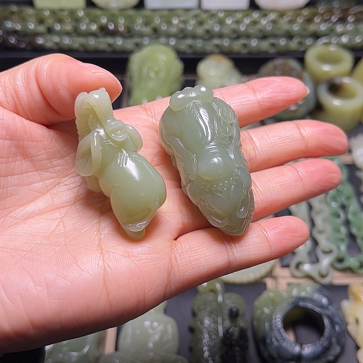 不***客和田玉未镶嵌挂件