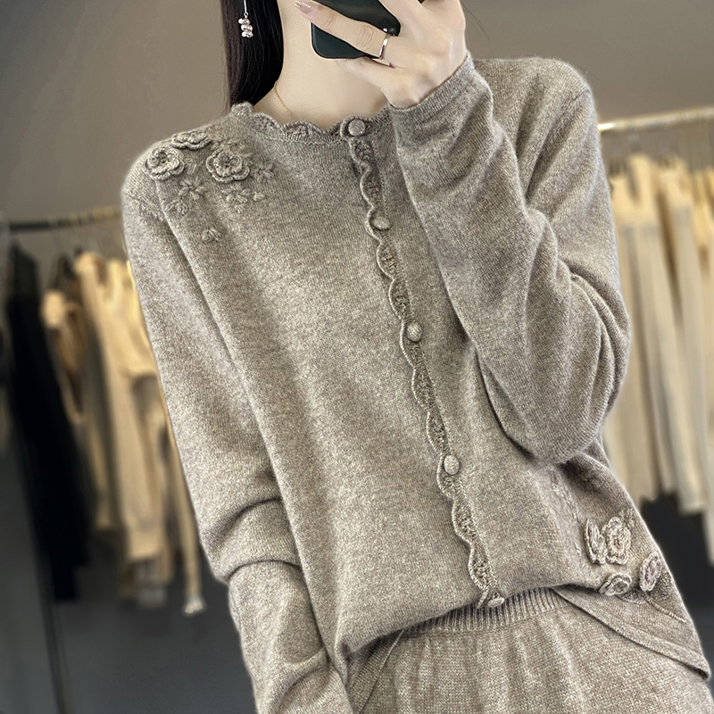 法式钩花秋冬常规圆领时尚打底衫纯色毛针织通勤花边无领薄款刺绣