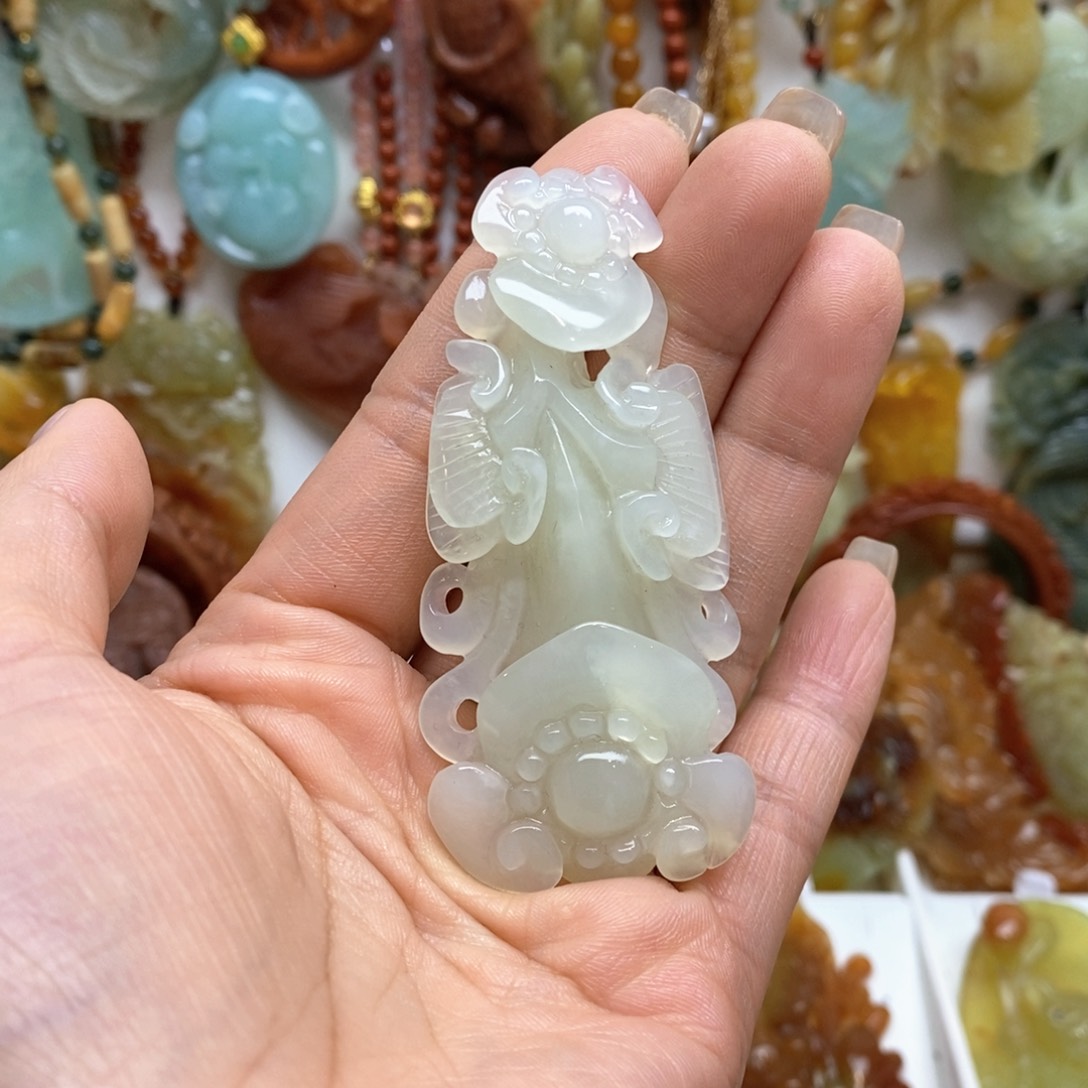 蛇纹石玉颈饰未镶嵌