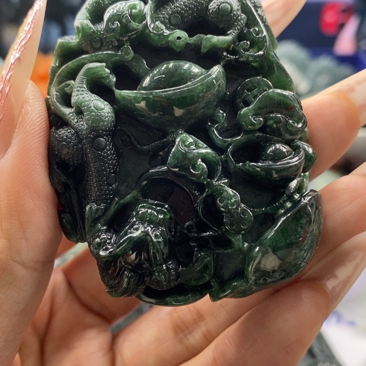 翡翠吊坠(不含链)未镶嵌山**人685