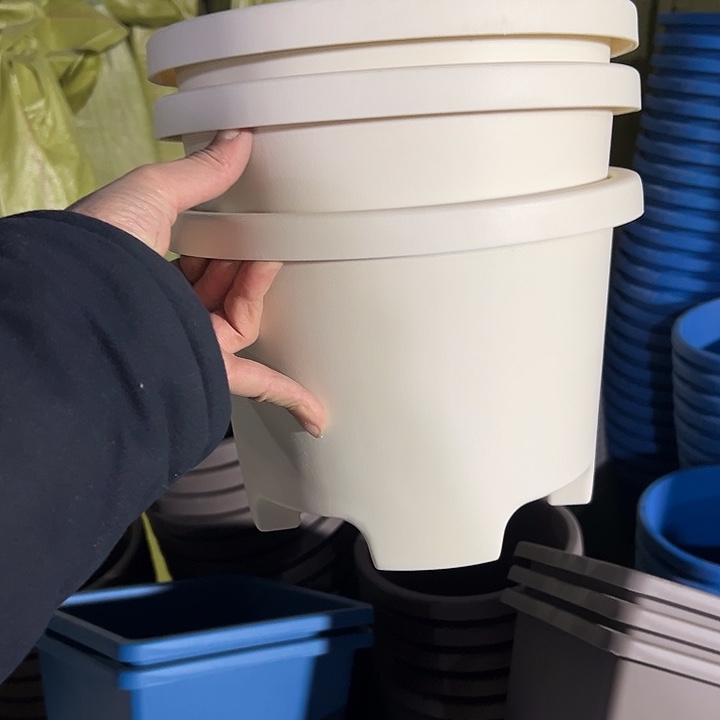 微瑕米白圆球根26外径19高3个盆