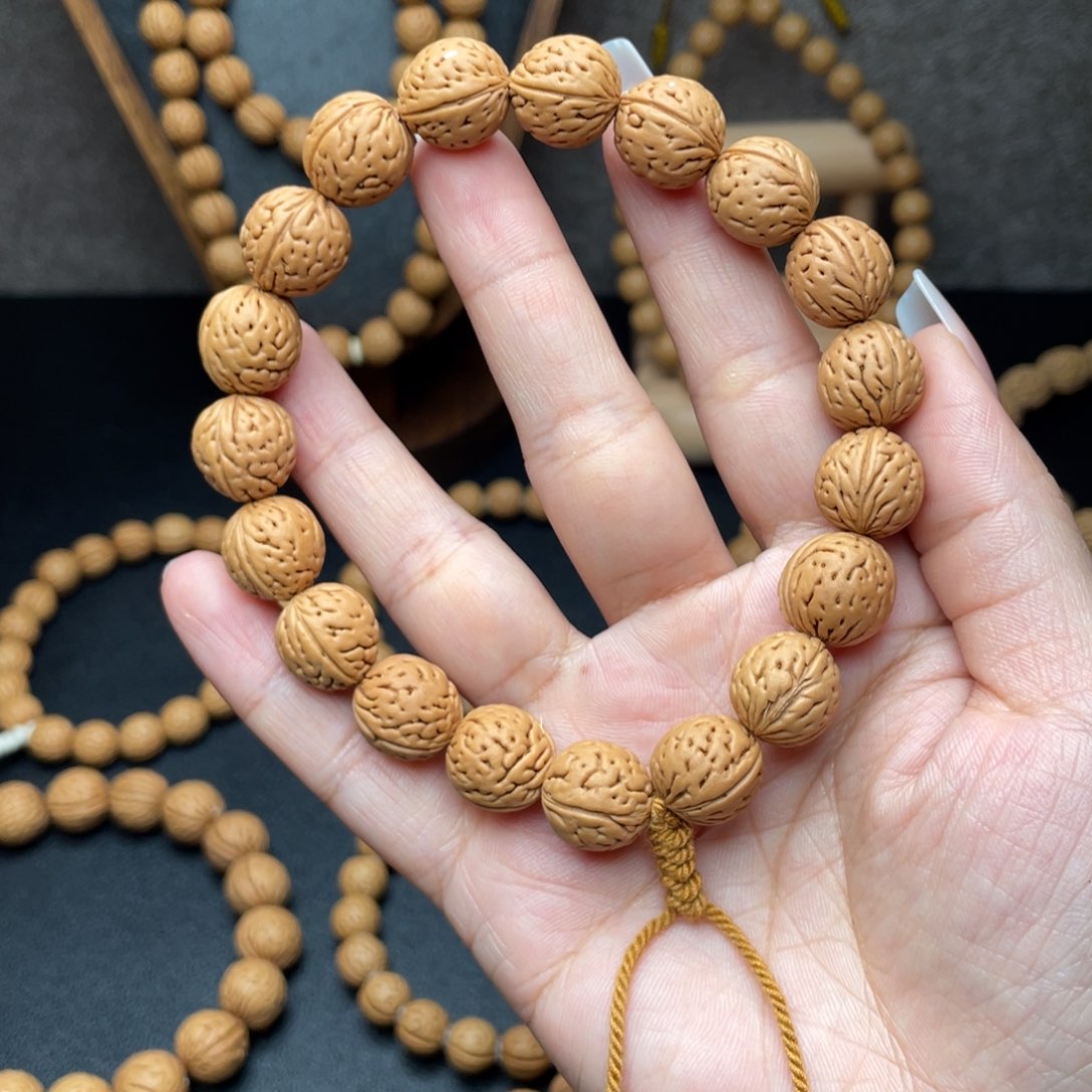 郭*12加野生红皮肌肉桃核手持