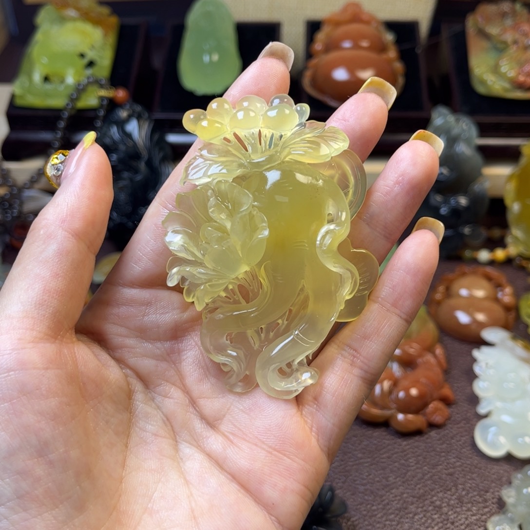 婉****蛇纹石玉未镶嵌颈饰