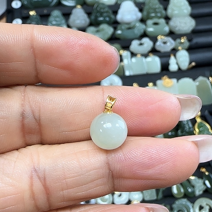 和田玉吊坠(不含链)18K金镶嵌