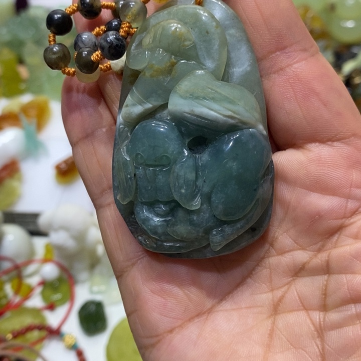 蛇纹石玉未镶嵌挂坠