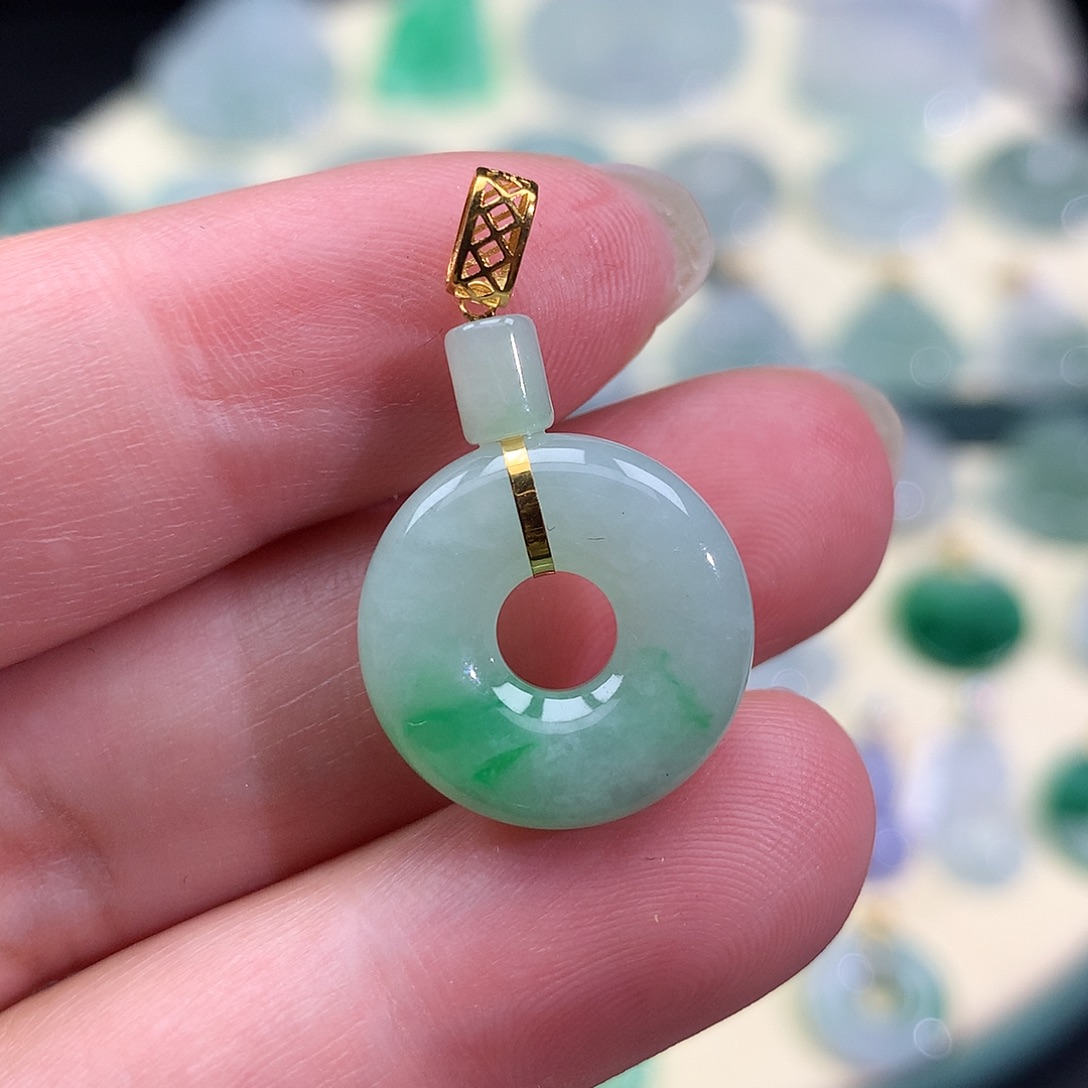翡翠18K金镶嵌颈饰甜甜圈