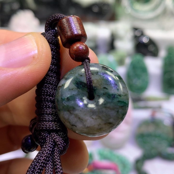 独山玉未镶嵌颈饰