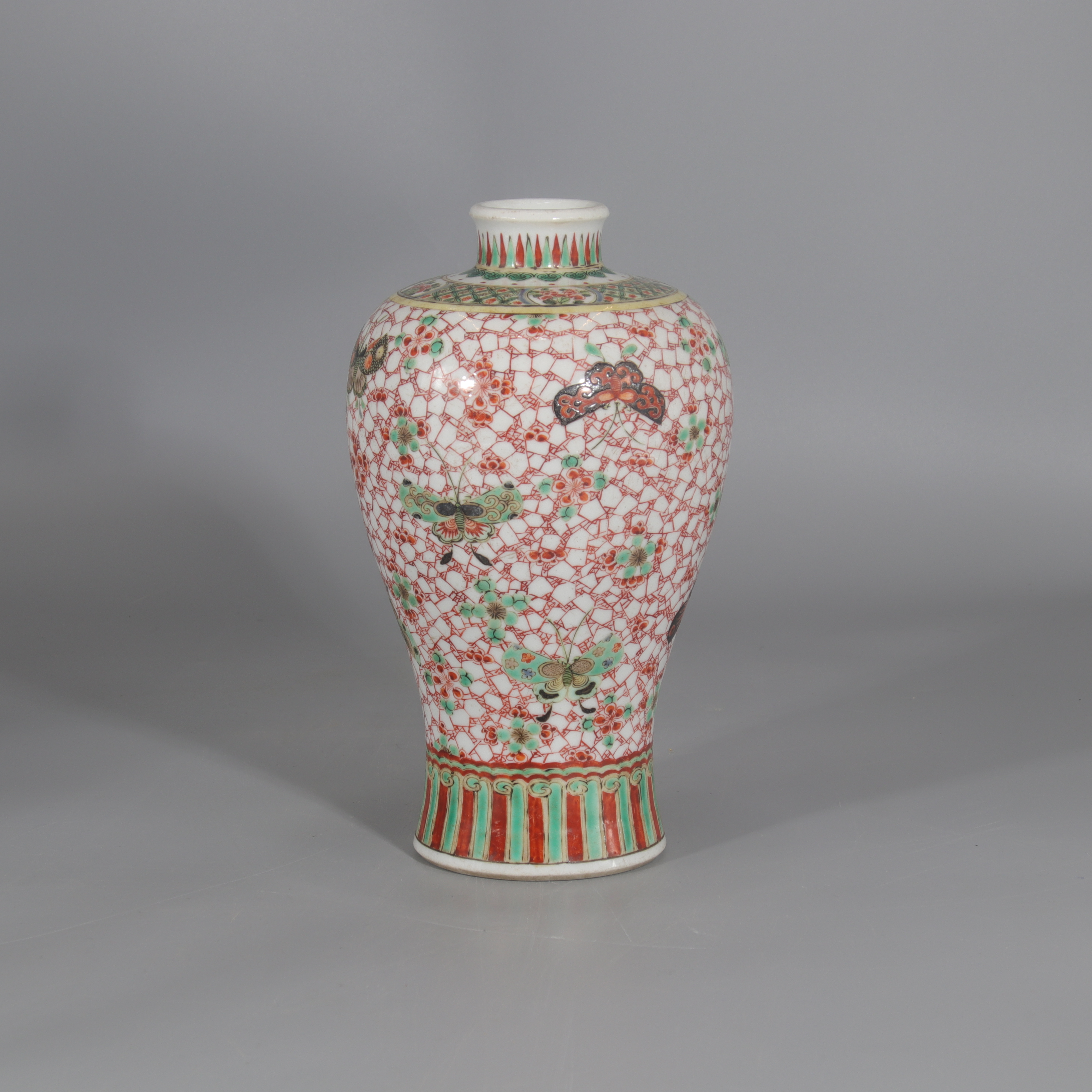  五彩蝶纹梅瓶     H501-079