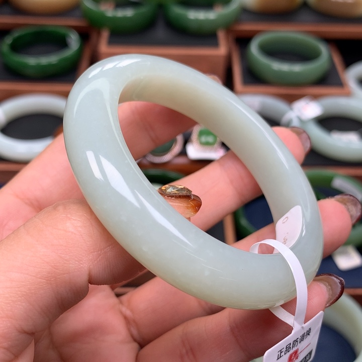 和田玉手镯未镶嵌?****?