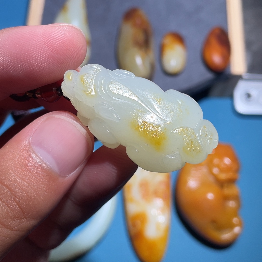 和田玉未镶嵌车挂