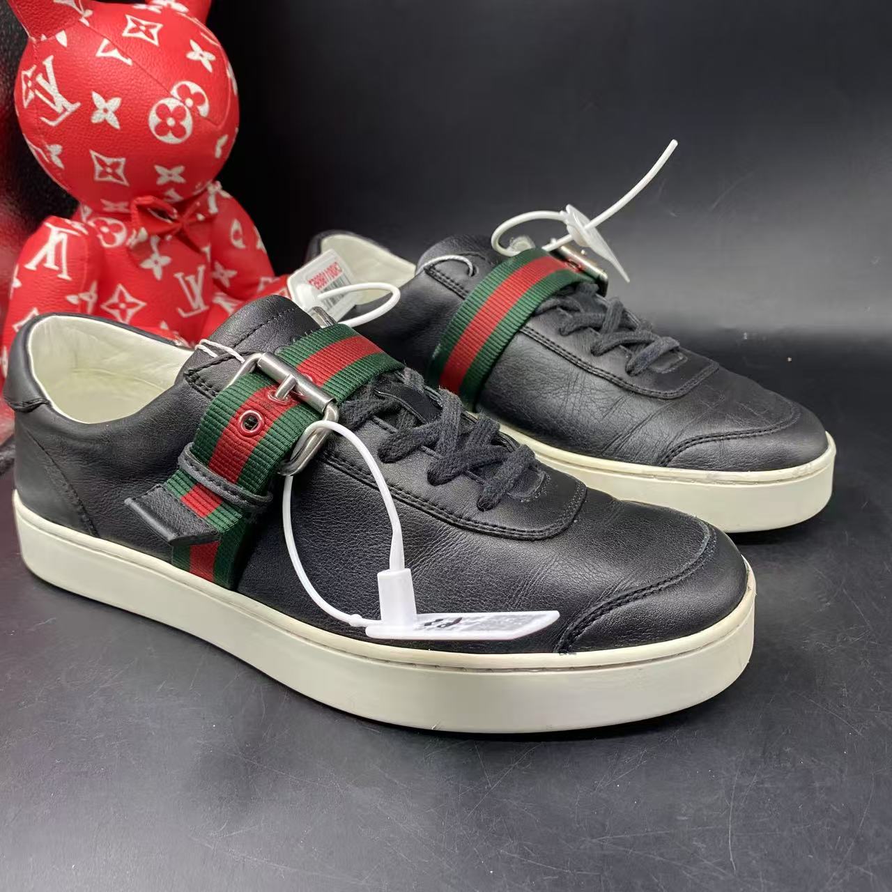 95新 GUCCI/古驰 黑色搭扣皮革时尚低帮板鞋39.5欧码ddm1886