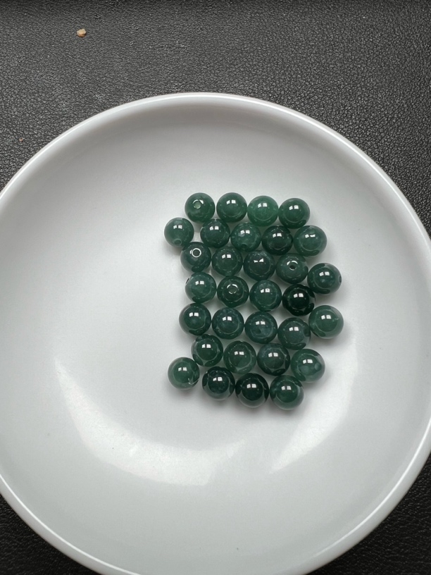 天然翡翠A货，冰蓝翡070尺寸约7mm. 散珠28颗=58