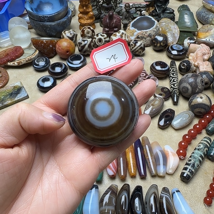 德***闲玛瑙/玉髓未镶嵌珠宝半成品24