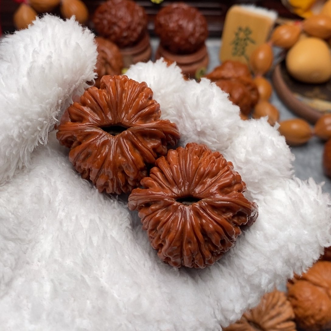 文玩核桃吊坠征****里汉高楼40