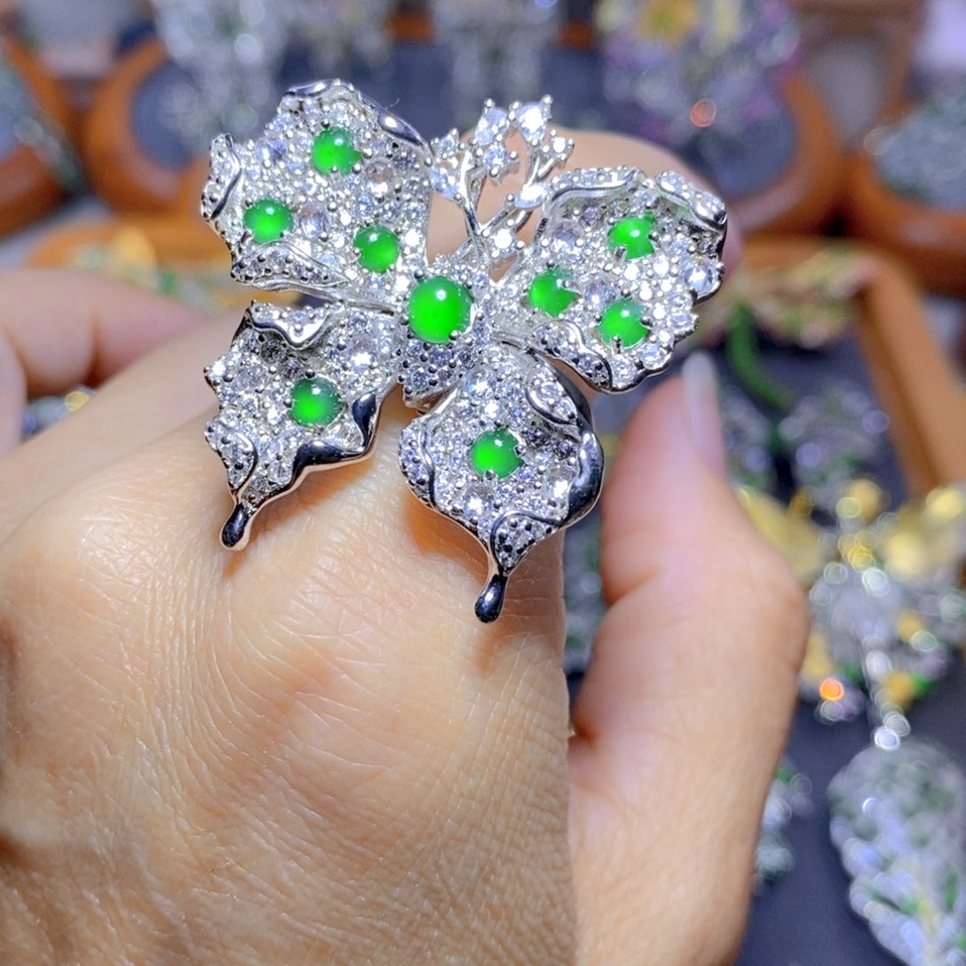 翡翠颈饰银S925镶嵌天然翡翠