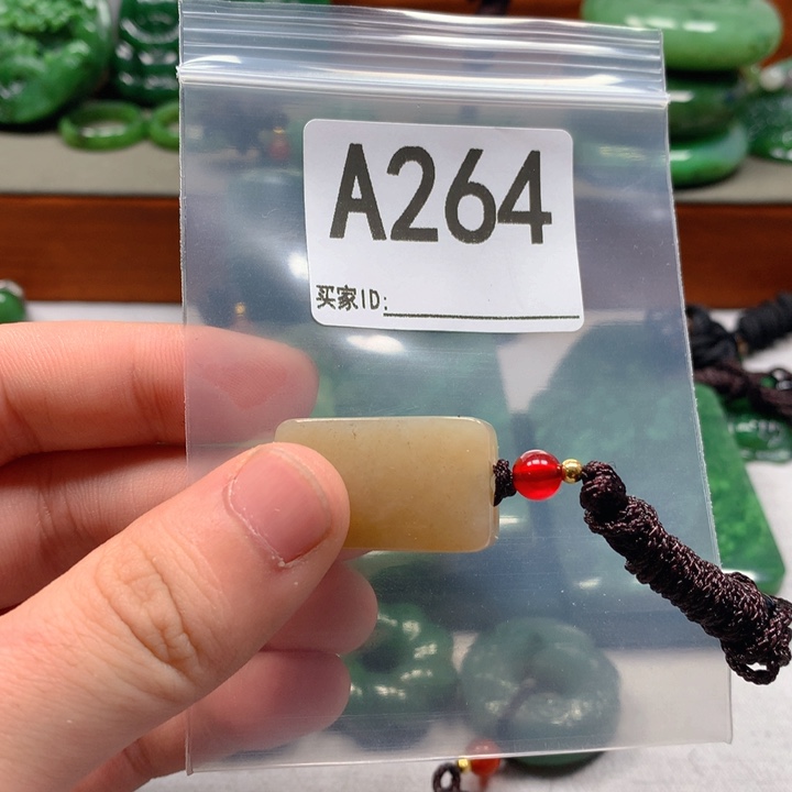 红***姐和田玉未镶嵌珠宝半成品