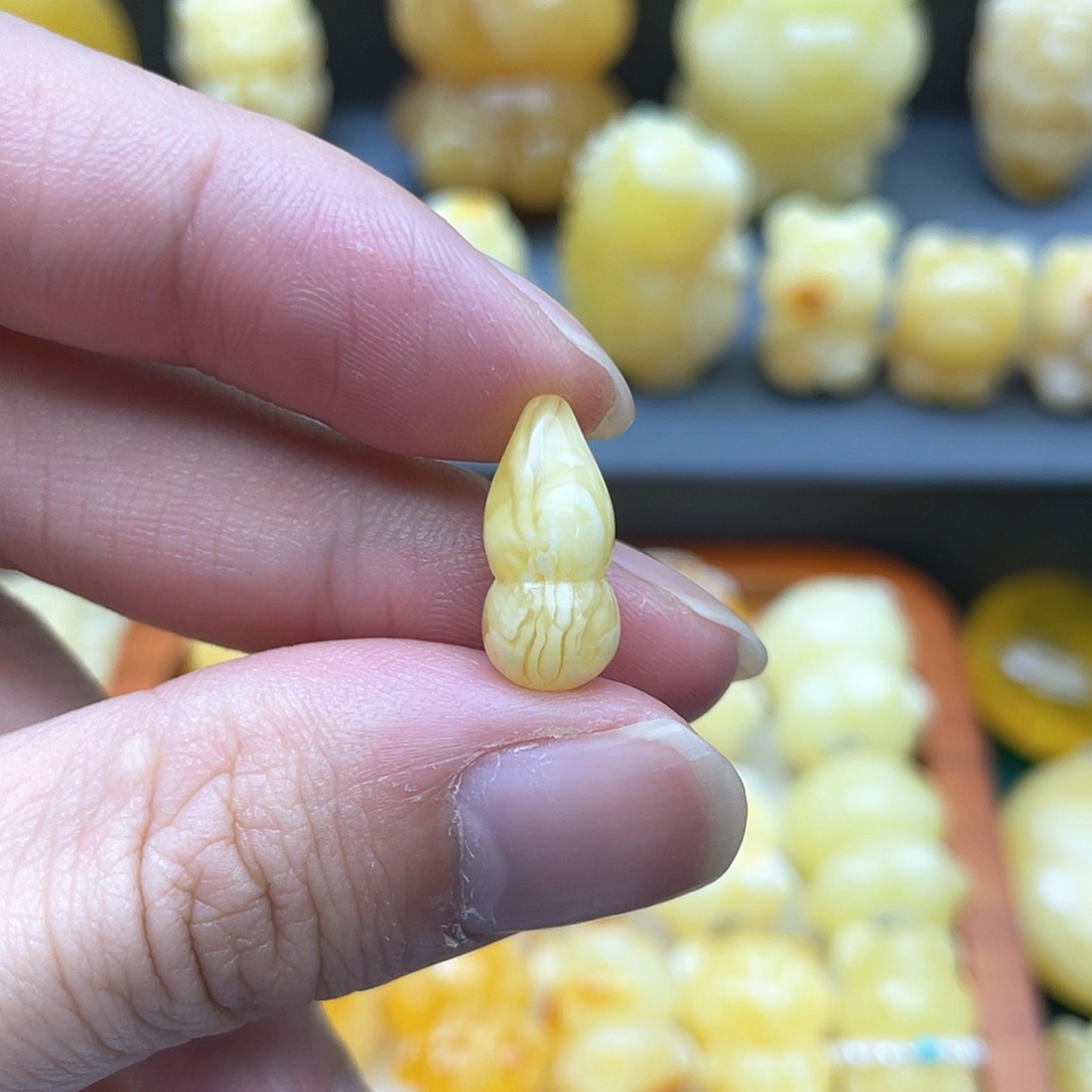 琥珀裸石未镶嵌蜜蜡