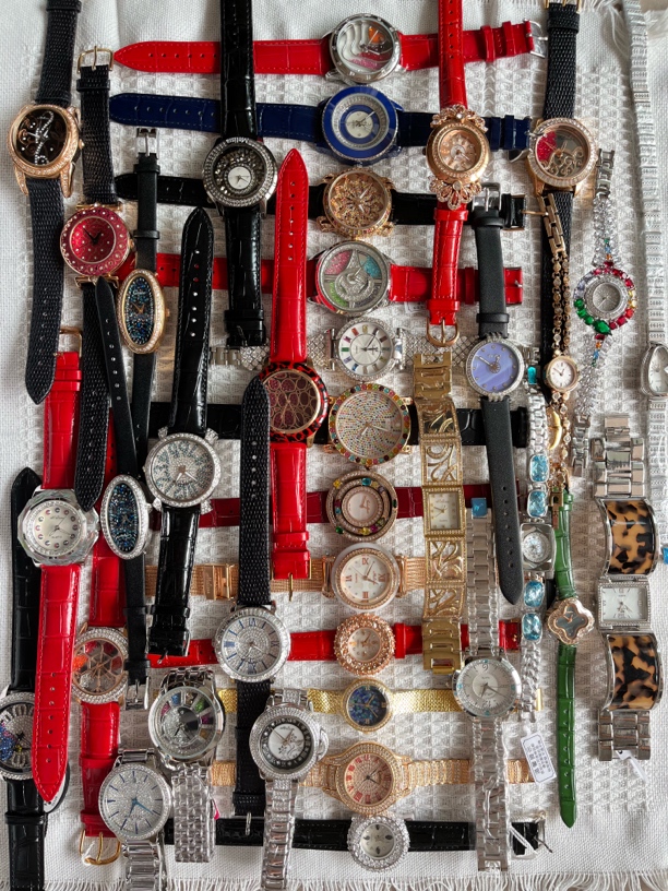 女士轻奢时尚手表七彩孔雀设计气质百搭腕表女表新款2025爆款正品