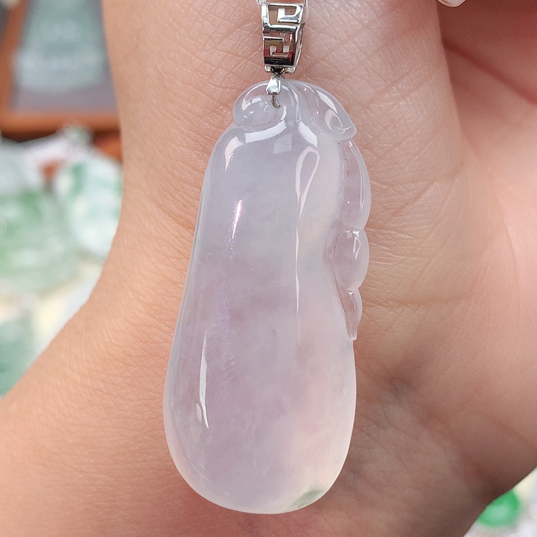 颈饰18K金镶嵌翡翠瓜 