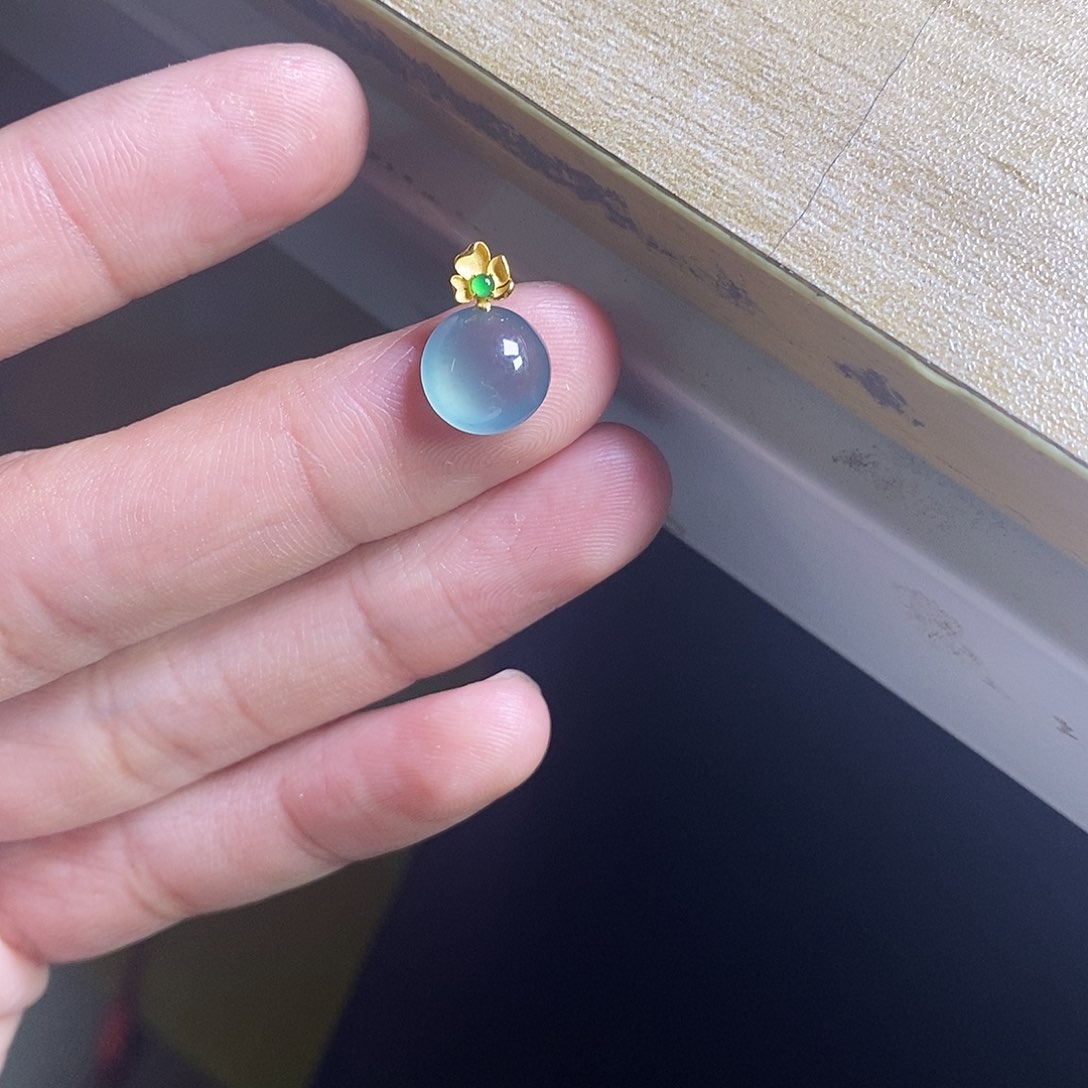 颈饰18K金镶嵌翡翠