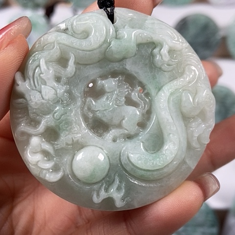 翡翠颈饰未镶嵌龙马精神两面工福利
