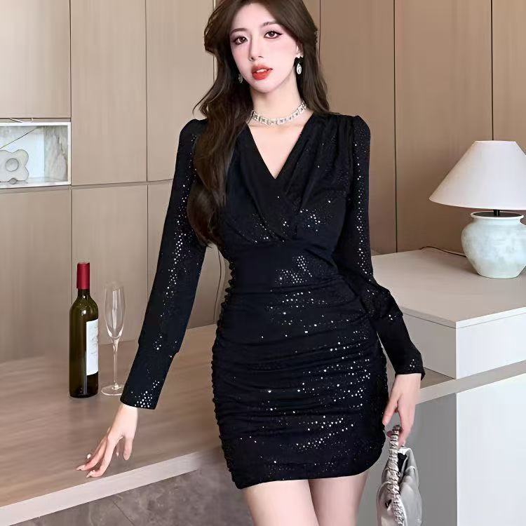 2025年新款流行爆款弹力连衣裙新款闪亮V领包臀裙遮肉百搭裙