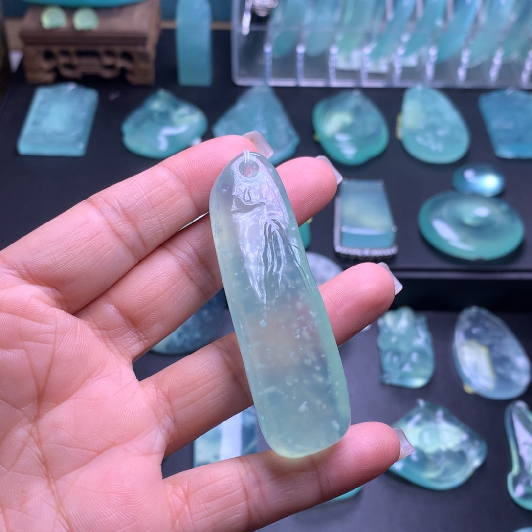 蛇纹石玉吊坠未镶嵌