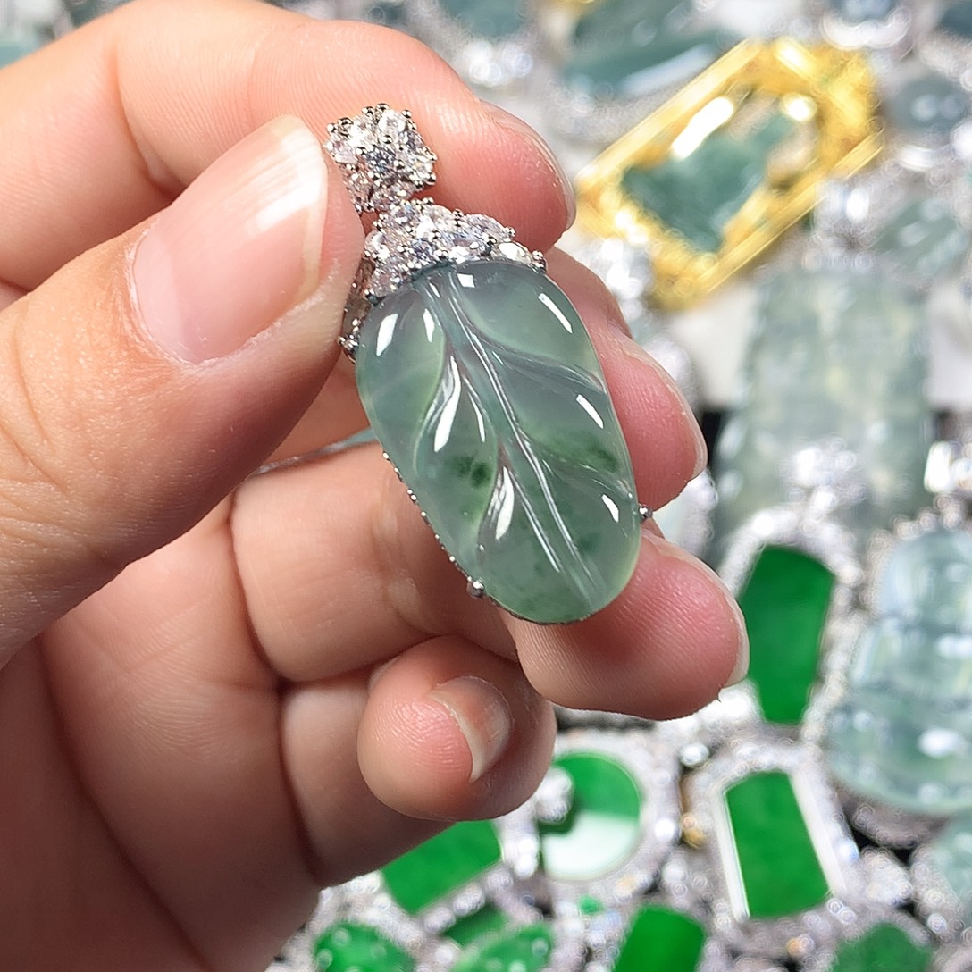 翡翠未镶嵌颈饰叶子