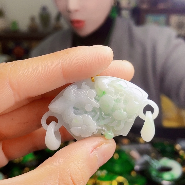 翡翠未镶嵌颈饰多样性