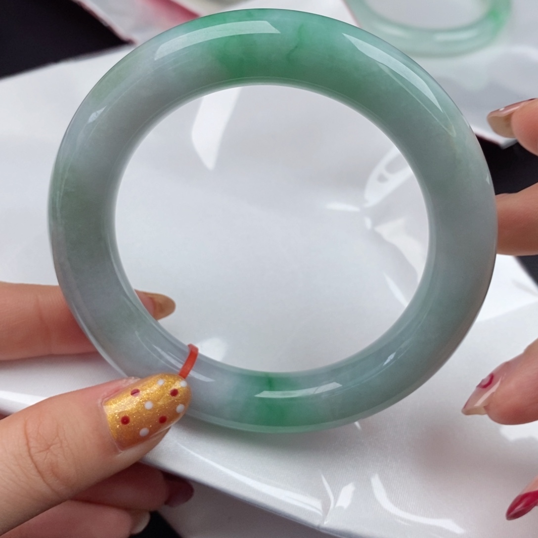 翡翠手镯未镶嵌62圈口