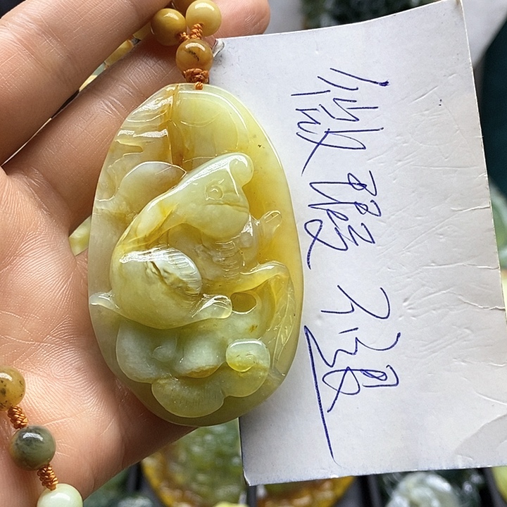 蛇纹石玉挂件未镶嵌