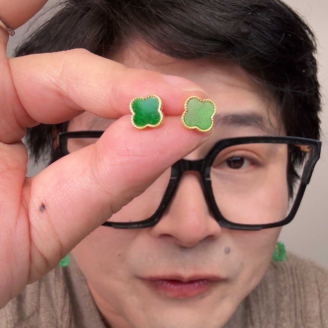 翡翠未镶嵌颈饰一对