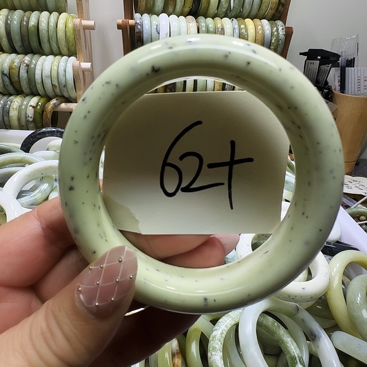 透闪石-蛇纹石玉未镶嵌手镯