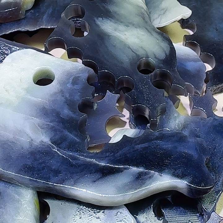 和田玉未镶嵌车挂