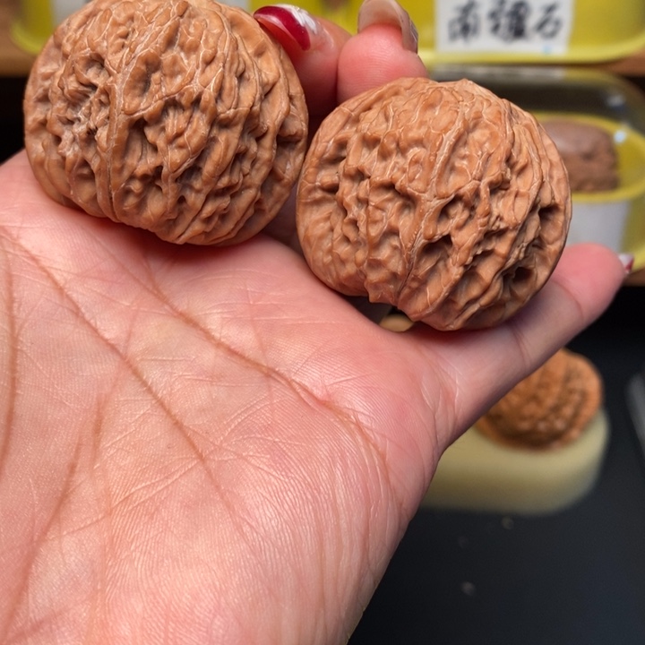 天***勤文玩核桃吊坠40全品正磨红皮