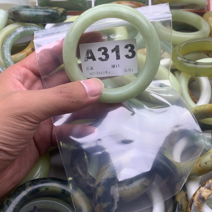 笨***笨未镶嵌蛇纹石玉手镯