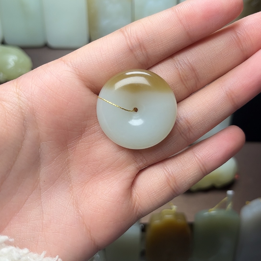 和田玉颈饰未镶嵌