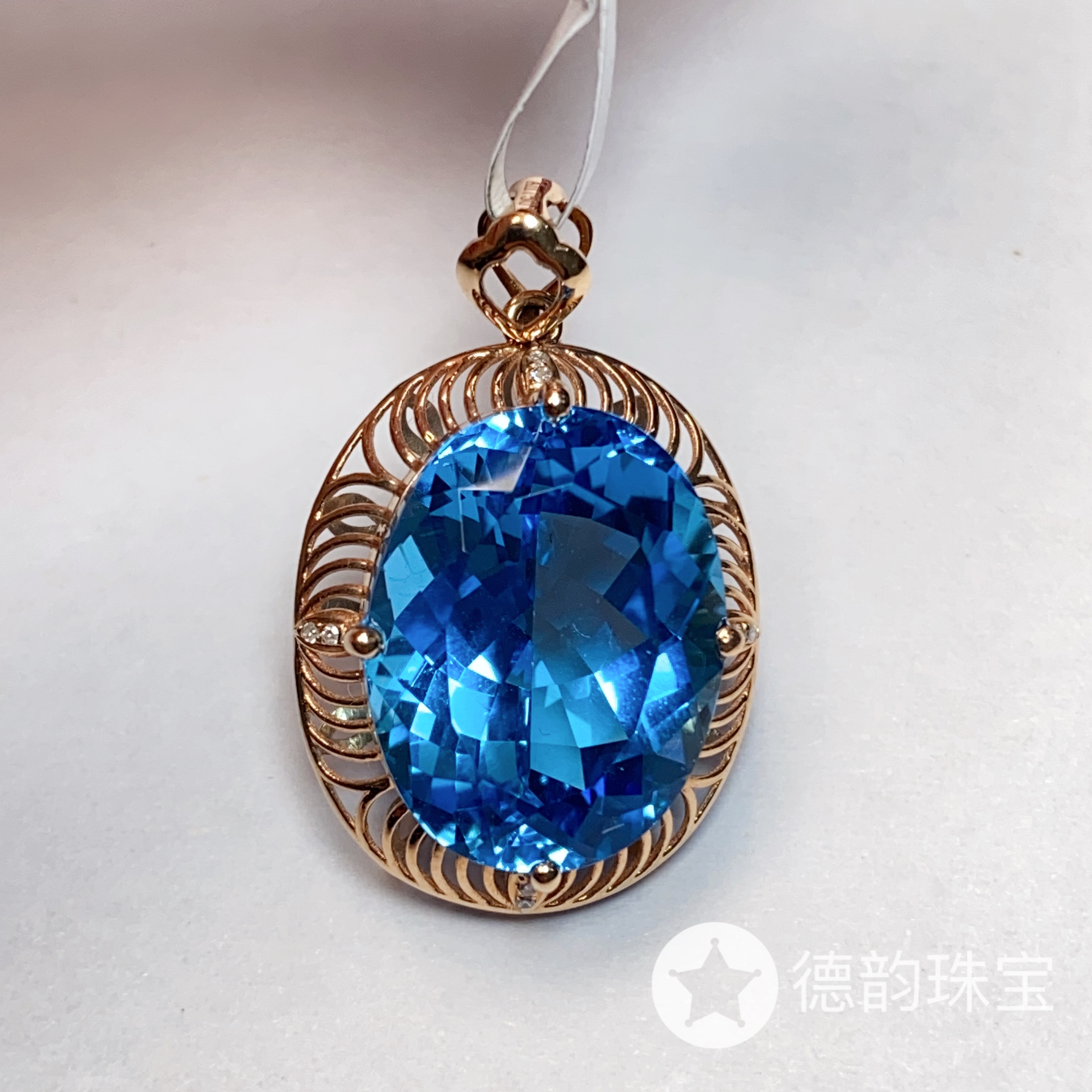 18K金镶嵌托帕石吊坠约14.50ct