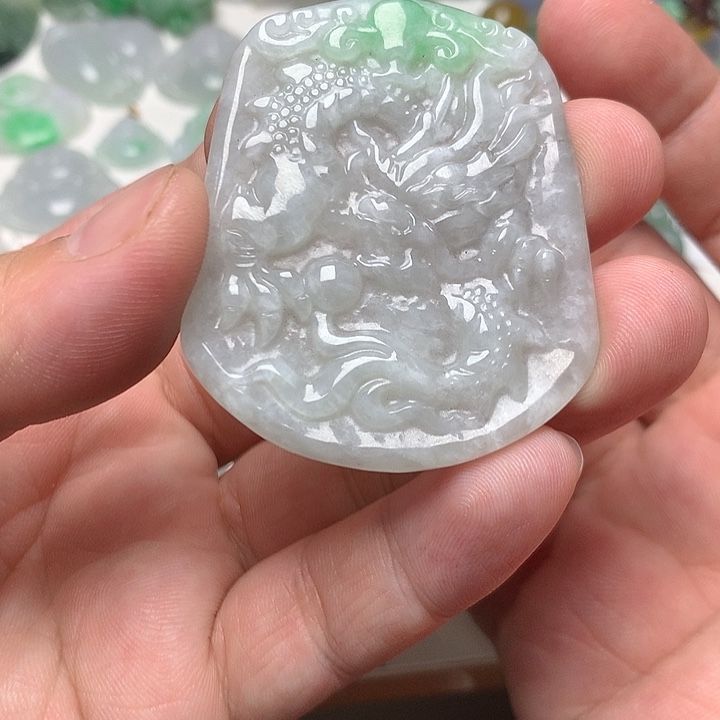 翡翠颈饰未镶嵌龙