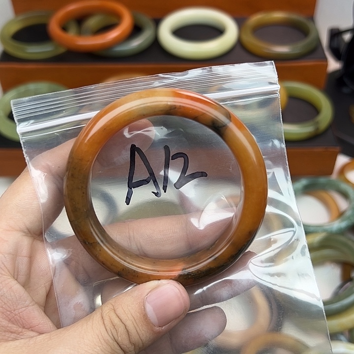 豆***宝蛇纹石玉未镶嵌手镯