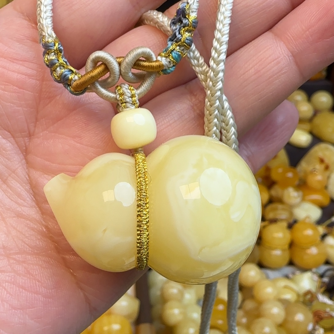 琥珀未镶嵌套链天然白花蜜蜡吊坠