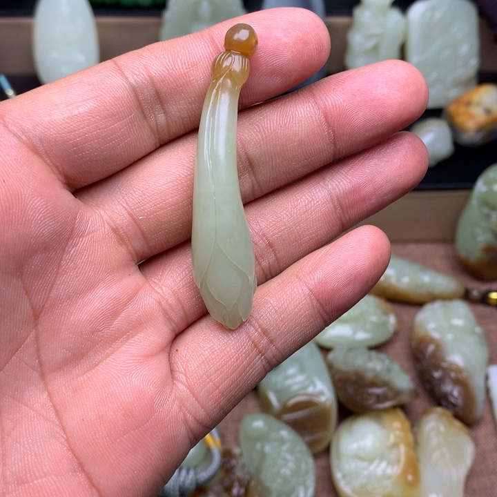 和田玉（糖玉）未镶嵌颈饰