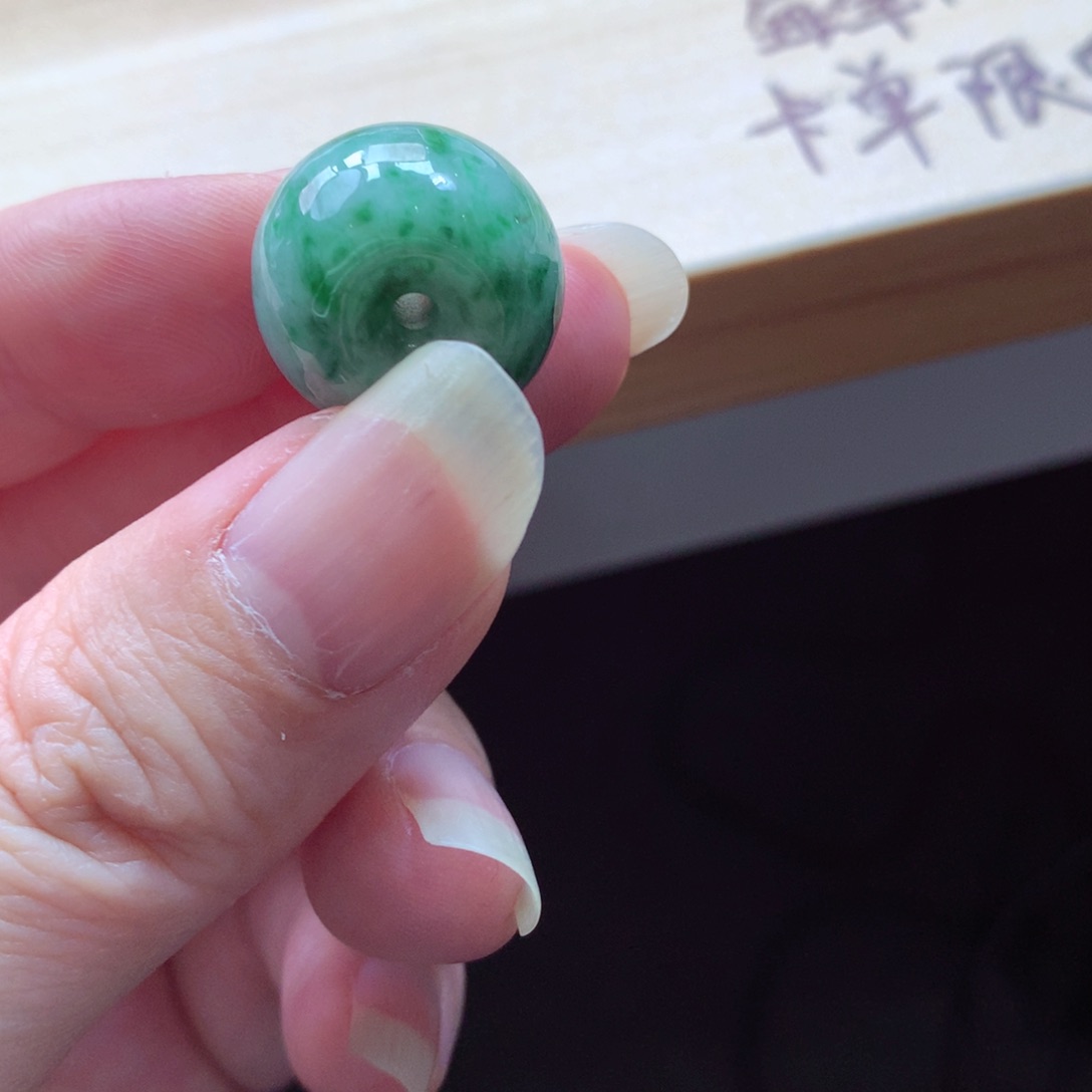 翡翠颈饰未镶嵌吊坠