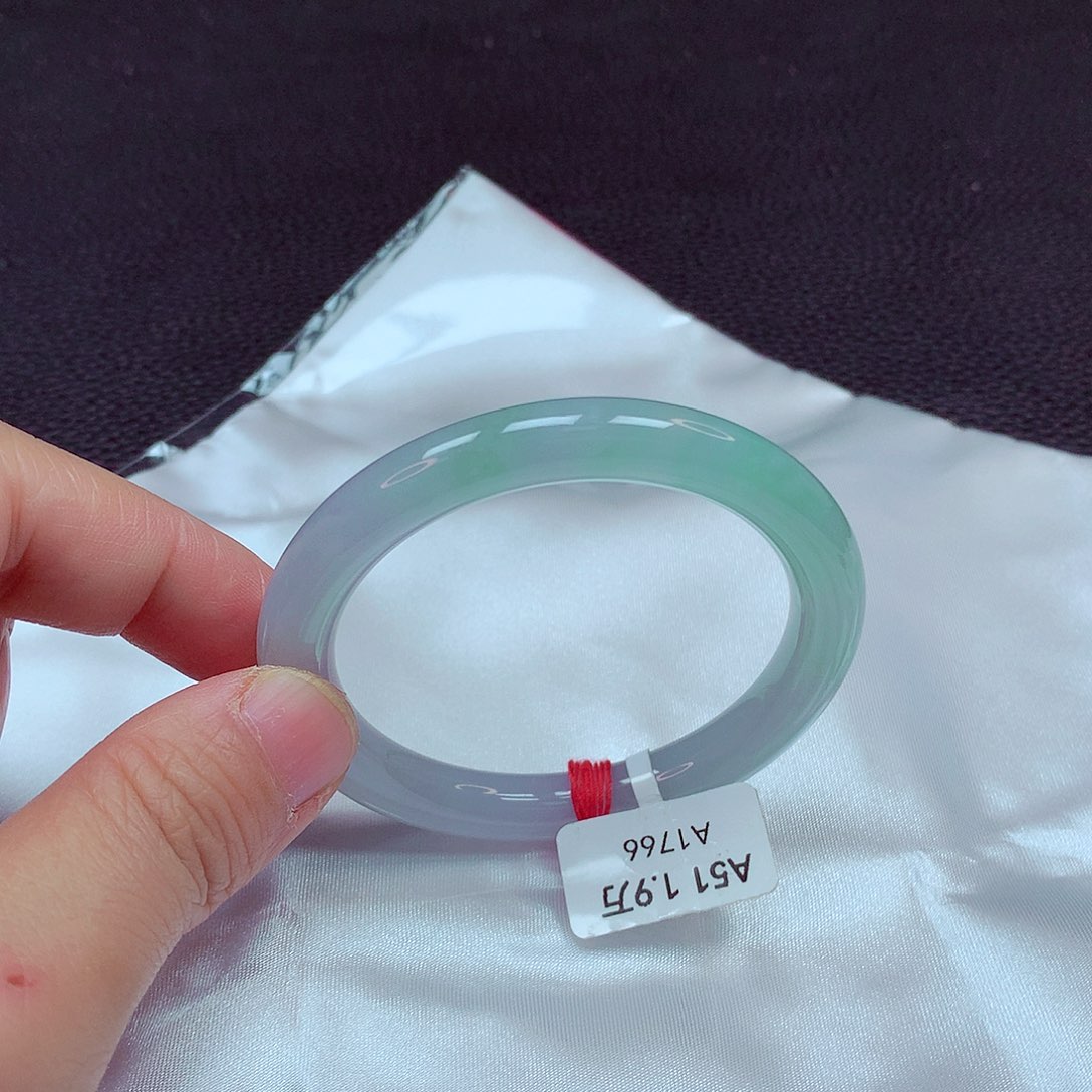 翡翠手镯未镶嵌手镯51